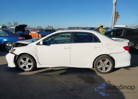 2013 Toyota Corolla S z USA, uszkodzony, nr VIN 5YFBU4EEXDP203501